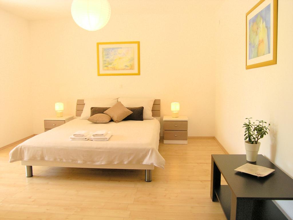 Apartments Dagmar Krk Town Exterior photo