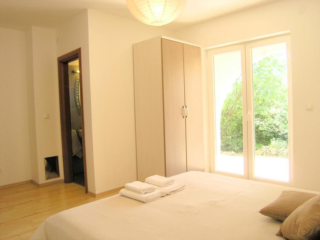 Apartments Dagmar Krk Town Exterior photo